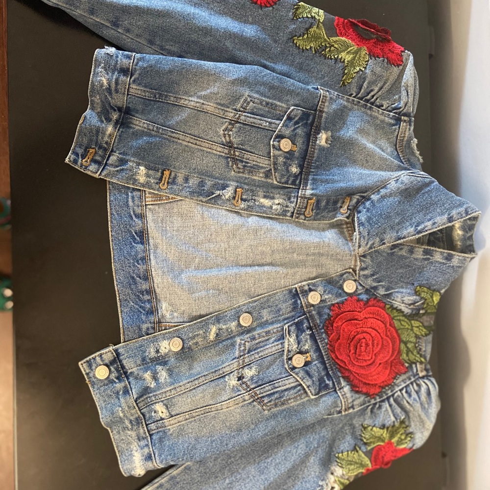 Zara Denim cropped distressed jean jacket Size S
